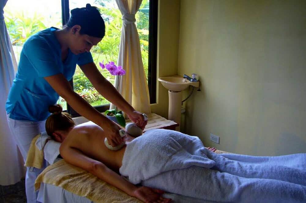 5 Day Volcano Hot Springs Eco-Resort Retreat in Costa Rica 7