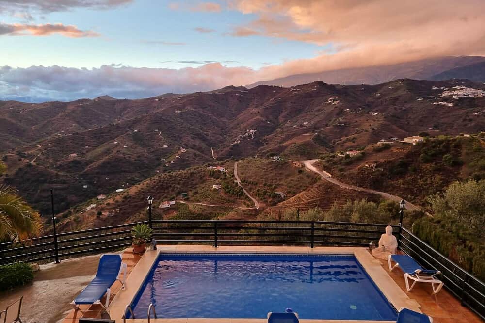 4 Day Yoga, Hiking & Kayaking/Paddling Homestay Retreat in Spain 3