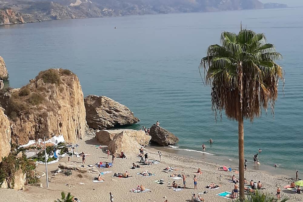 4 Day Recharging Yoga and Diving Retreat in Costa Tropical, Spain 2