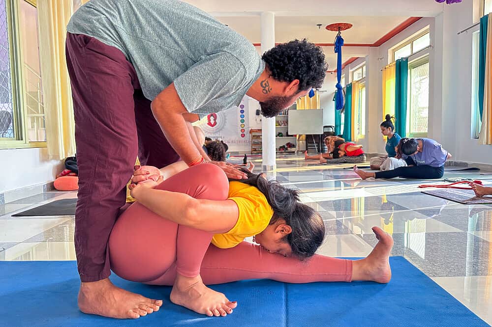 4 Day Waterfall Hiking Yoga Retreat in Rishikesh, India 8