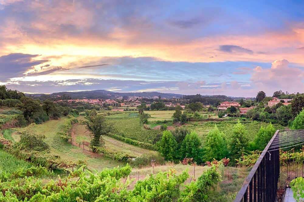 7 Day Acrylic Landscape Painting Retreat in Porto, Portugal 2