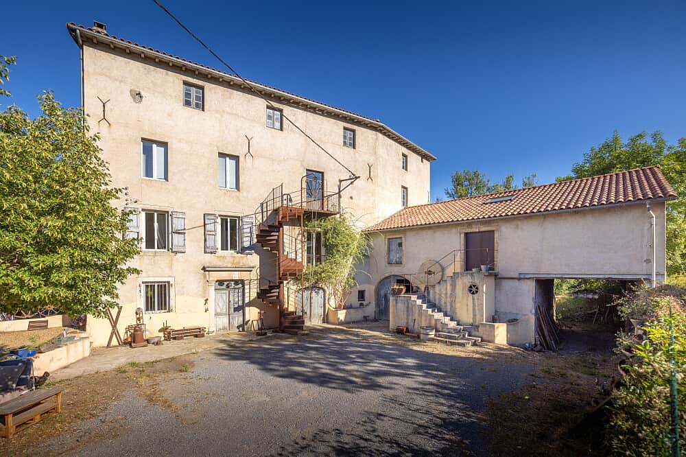 8 Day Creative Getaway with Guest Artist Rob Ryan in France 1