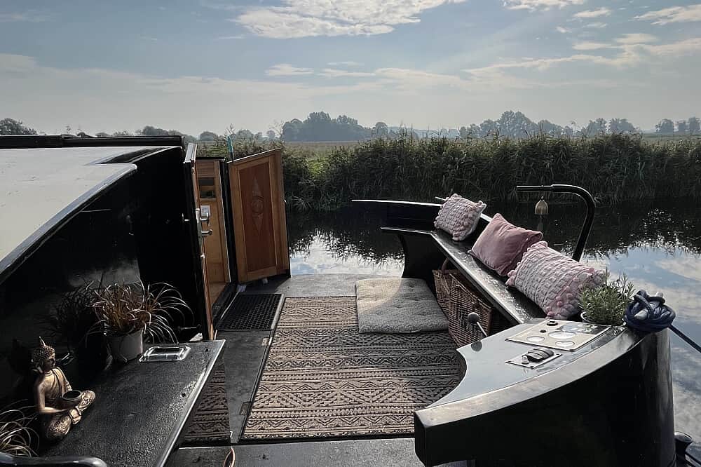 3 Day Women's Retreat Aboard Moon River, UK 6