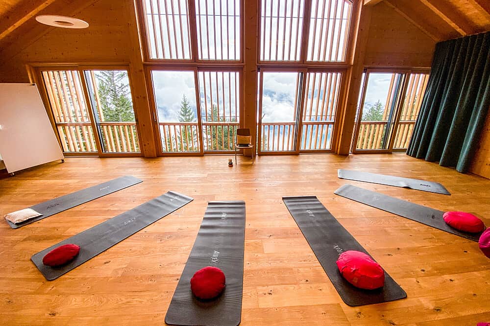 4 Day Mountain Meditation & Mindfulness Retreat in Switzerland 1