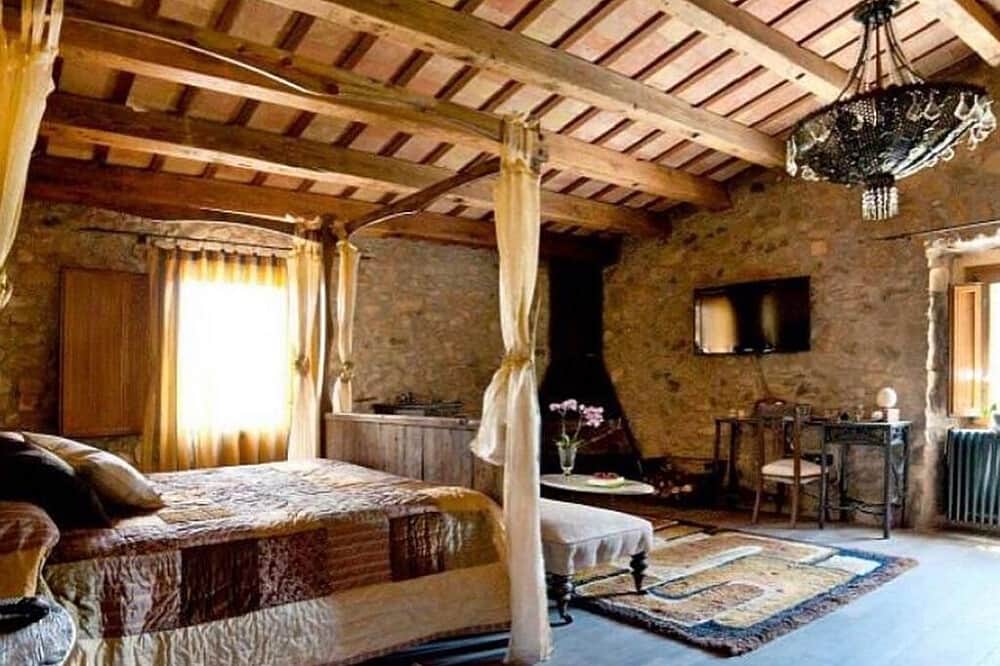 5 Day New Year’s Camp: MASKS OFF For LOVE in Girona, Spain 5