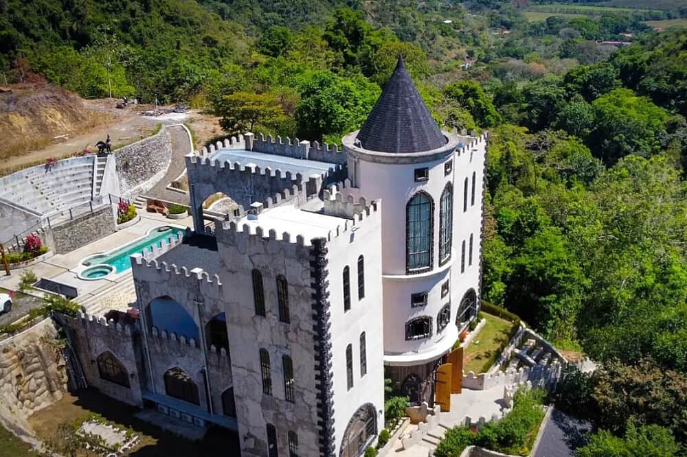 8 Day Transformative Women's Retreat in Jaco, Costa Rica 5