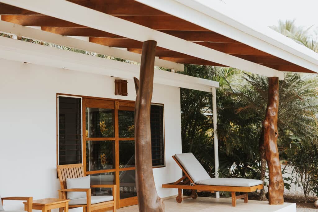 Salvatierra Hosts: 5