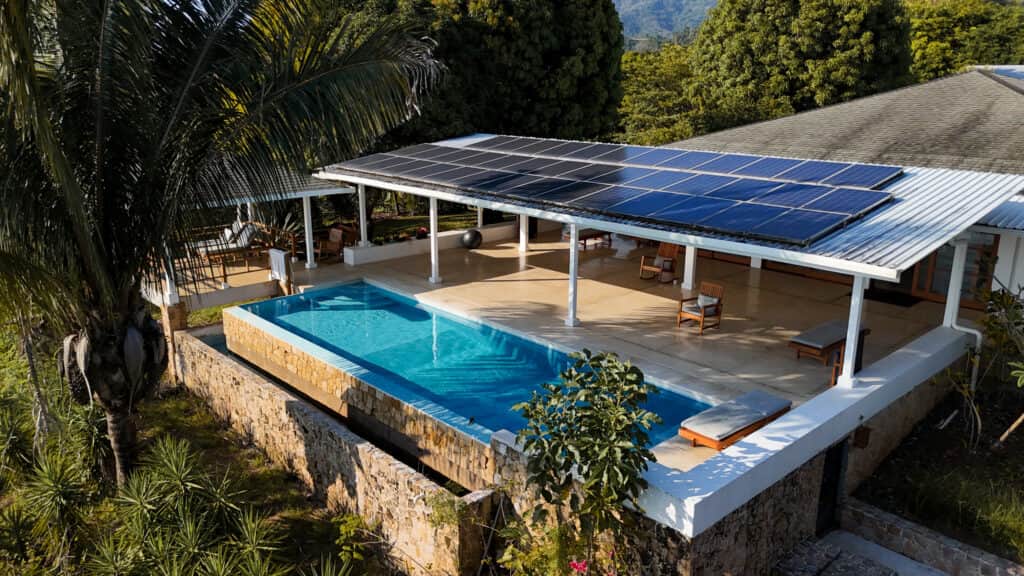 Salvatierra Hosts: 2