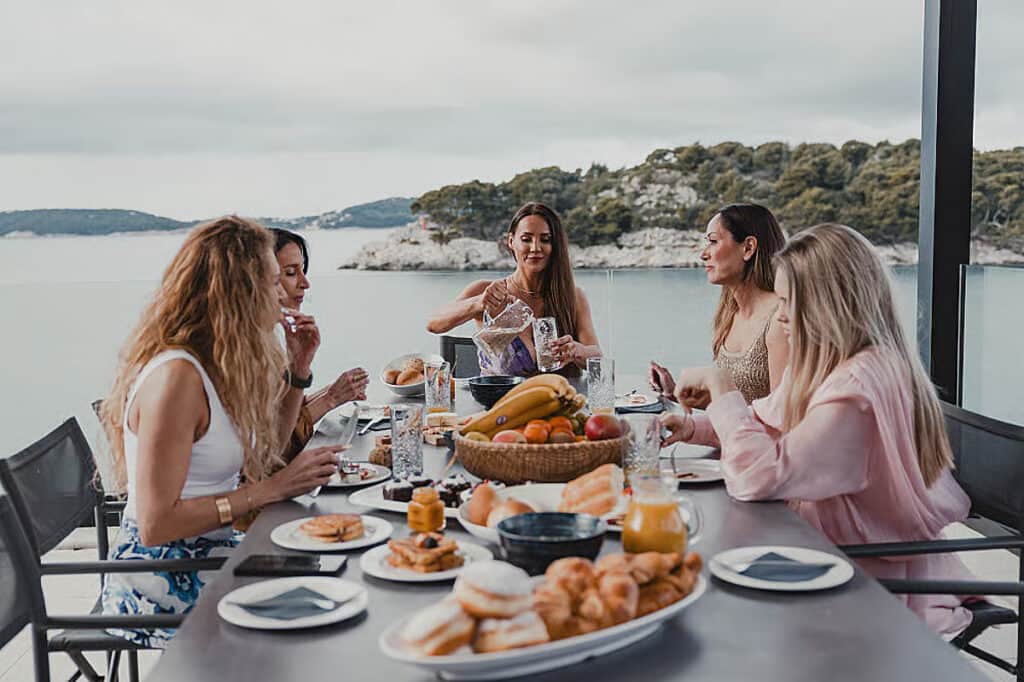 MINISTRY OF HAPPINESS 3