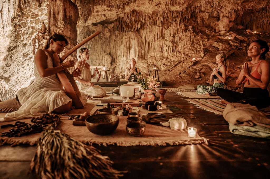 ΛLKIMIΛ RETREΛTS 1