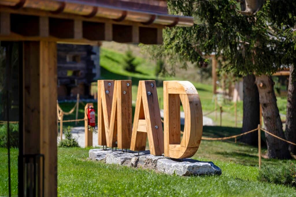 Mad Retreat Hotel 4