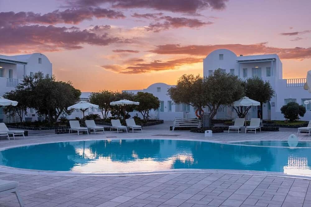 8 Day Pilates and Yoga Holiday in Santorini, Greece 3